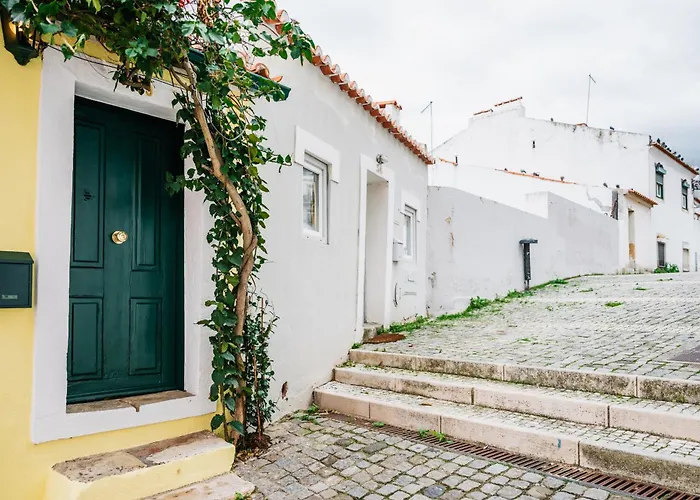 Cozy Yellow House Bairro Alto